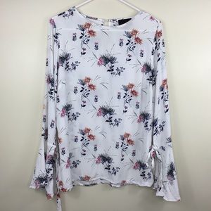 Lumiere  Lightweight Blouse Bell Sleeves Floral M